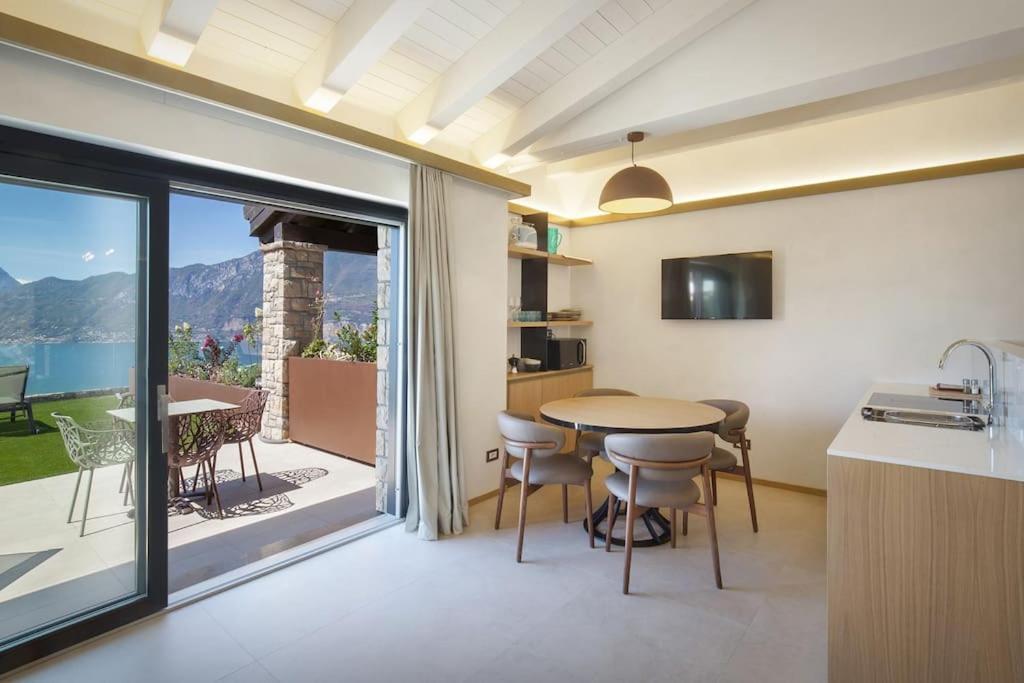 Villa Divina-Apt Armonia-Con Piscina E Vista Lago Castelletto Di Brenzone Eksteriør bilde